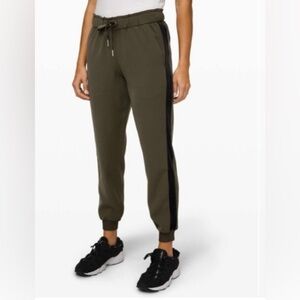 Lululemon On the Fly Jogger *Velvet Trim- Dark Olive Women’s Size 8